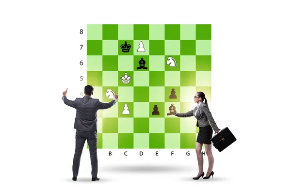 Podnikatelé Hrají Šachy Palubě — Stock fotografie
