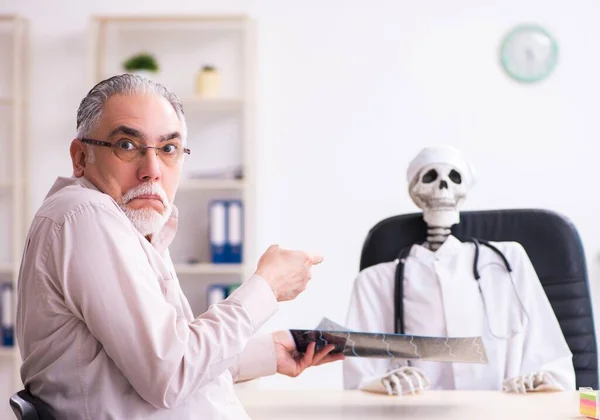 Skeleton Doctor Funny Medical Concept — Stock Photo, Image
