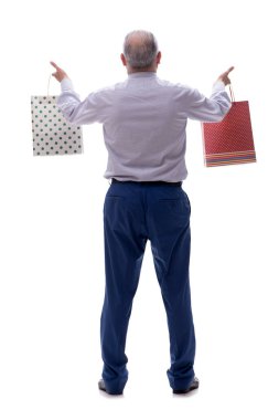 Yaşlı erkek kutusunda beyaz poşetler var.