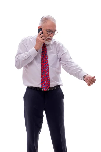 ホワイトで隔離された電話で話す古い上司 — ストック写真