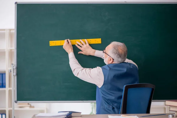 Old Teacher Front Green Board — Stock Photo, Image