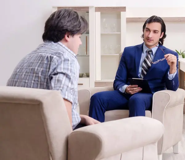 Young Male Patient Discussing Psychologist Personal Problems — Stock Photo, Image
