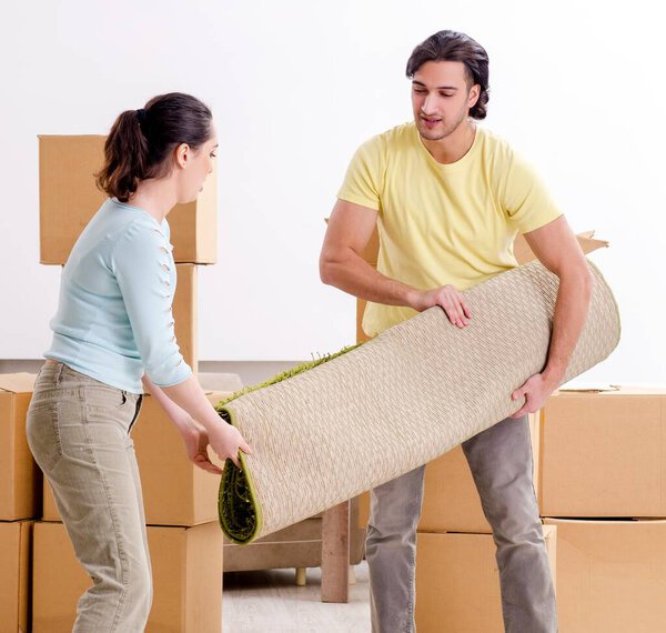 The young pair moving to new apaprtment