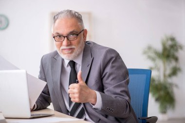 Old employee unhappy with excessive work at workplace