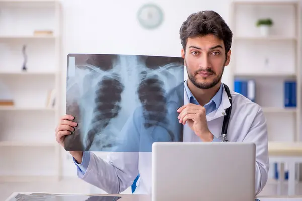 Young Doctor Radiologist Working Hospital — Stock Photo, Image