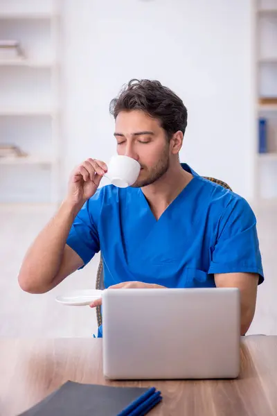 Young Doctor Drinking Coffee Break — Stock Photo, Image