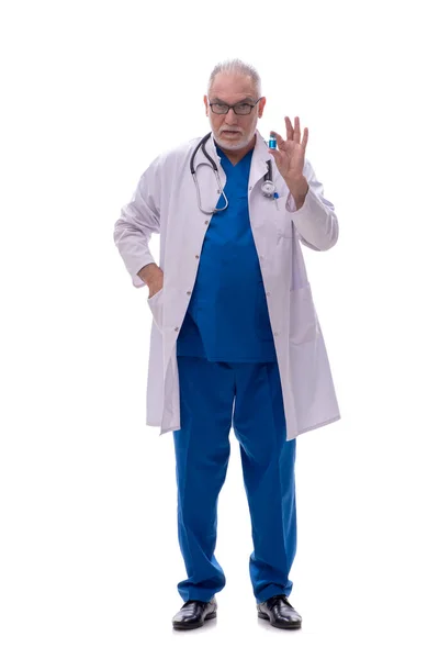 Yaşlı Doktor Beyazı Izole Etti — Stok fotoğraf