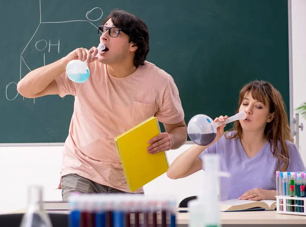 Two Chemists Students Classroom — Stockfoto