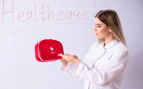 Young Female Doctor Standing Front White Board — Stock Photo, Image