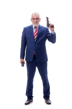 Silahlı, yaşlı bir polis memuru beyazları soyutladı.