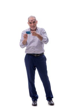 Eski patronun elinde kredi kartı var.