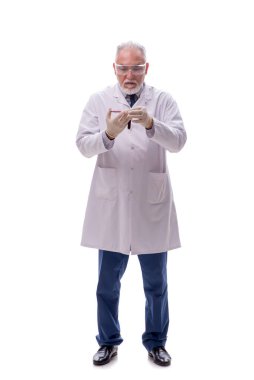 Yaşlı kimyagerin beyazı.