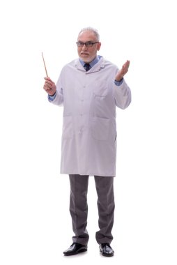 Yaşlı doktor beyazı izole etti.