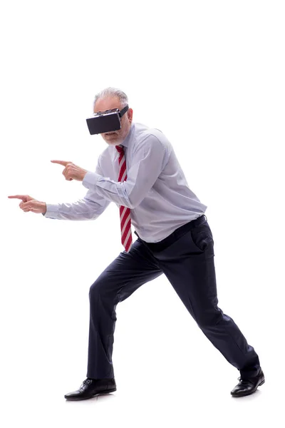 Επιχειρηματίας Φορώντας Εικονικά Γυαλιά Απομονώνονται Λευκό — Φωτογραφία Αρχείου