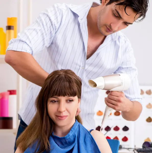 Young Woman Visiting Young Handsome Barber — Stock Photo, Image