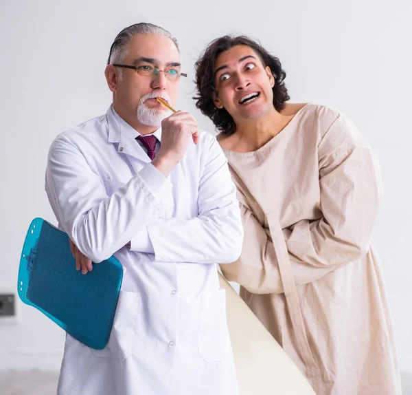 Aged Male Doctor Psychiatrist Examining Young Patient — Stock Photo, Image