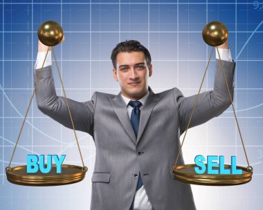 İş adamı alım ve satım arasında seçim yapar.
