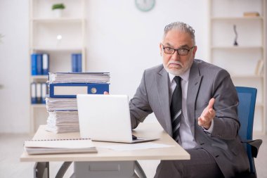 Old employee unhappy with excessive work at workplace