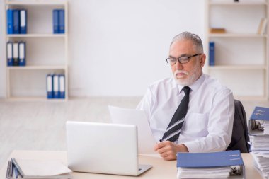 Old employee unhappy with excessive work at workplace