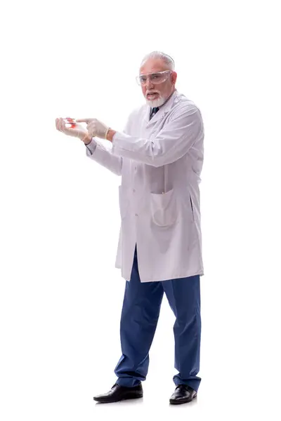 Alter Chemiker Isoliert Auf Weiß — Stockfoto