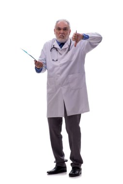 Yaşlı doktor beyazı izole etti.
