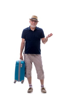 Seyahat konsepti olan yaşlı işadamı beyaza izole edilmiş