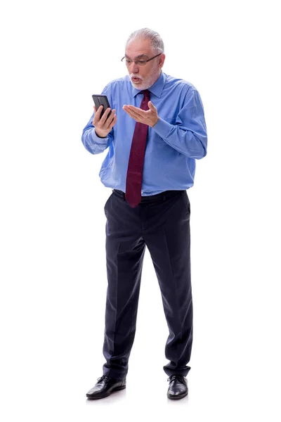 Пожилой Бизнесмен Разговаривает Телефону Изолированы Белом — стоковое фото