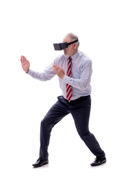 Geschäftsmann Mit Virtueller Brille Auf Weißem Grund — Stockfoto
