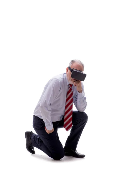 Zakenman Draagt Virtuele Bril Geïsoleerd Wit — Stockfoto