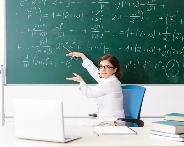 Female Math Teacher Front Chalkboard — Stock Photo, Image