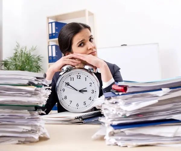 Female Employee Too Much Work Office — Stock Photo, Image