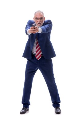 Silahlı, yaşlı bir polis memuru beyazları soyutladı.