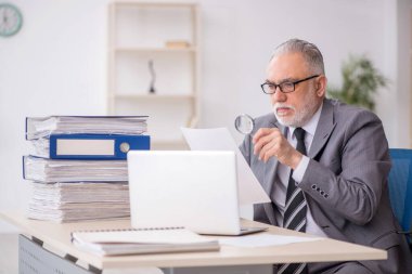 Old employee unhappy with excessive work at workplace