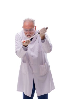 Yaşlı kimyagerin beyazı.