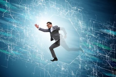 İş adamı iş dünyasında sanal dünyaya giriyor.