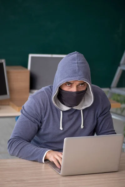 Young Hacker Sitting Classroom — Stock Photo, Image