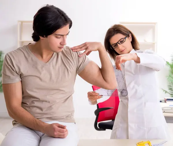 Female Doctor Checking Patients Joint Flexibility Goniometer — Stock Photo, Image