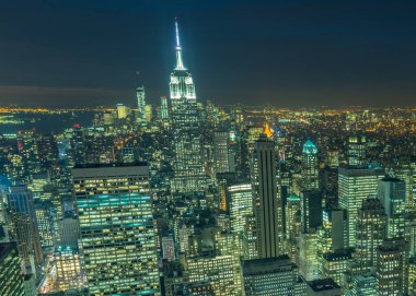 Günbatımında New York Manhattan 'ın gece manzarası