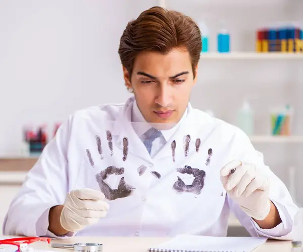 Forensic Expert Studying Fingerprints Lab — Stock Photo, Image