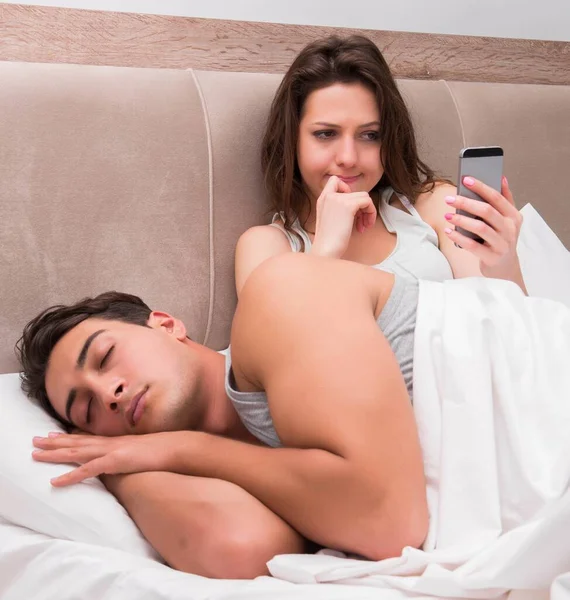 Wife Reading His Husbands Text Sms Messages — Stock Photo, Image