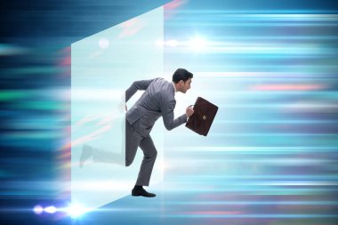 İş adamı iş dünyasında sanal dünyaya giriyor.