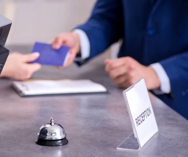 Otelin resepsiyon zili