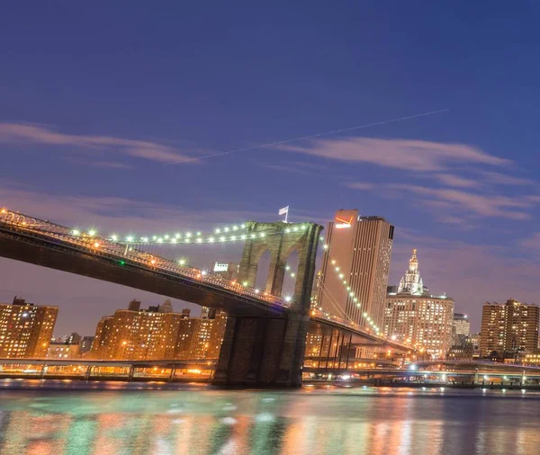 Nattutsikt Över Manhattan Och Brooklyn Bridge — Stockfoto