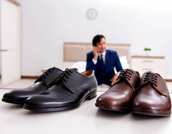 Young Handsome Businessman Choosing Shoes Home — Stock Photo, Image