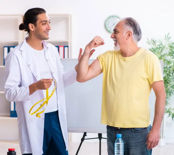 Doctor Dietician Giving Advices Fat Overweight Patient — Stock Photo, Image