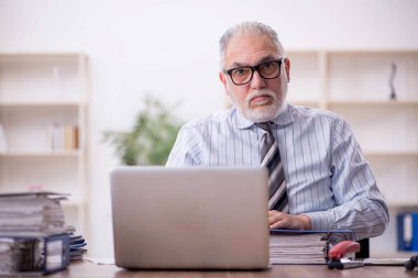 Old boss employee and too much work at workplace