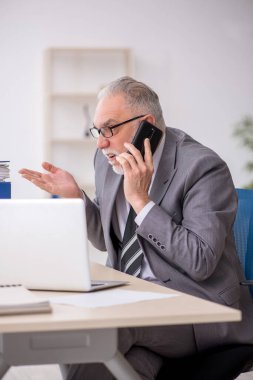 Old employee unhappy with excessive work at workplace