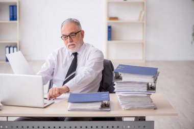 Old employee unhappy with excessive work at workplace
