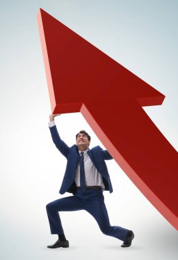 Ekonomideki büyümeyi destekleyen işadamı grafik üzerinde