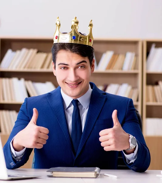 Kungen Affärsman Som Arbetar Kontoret — Stockfoto